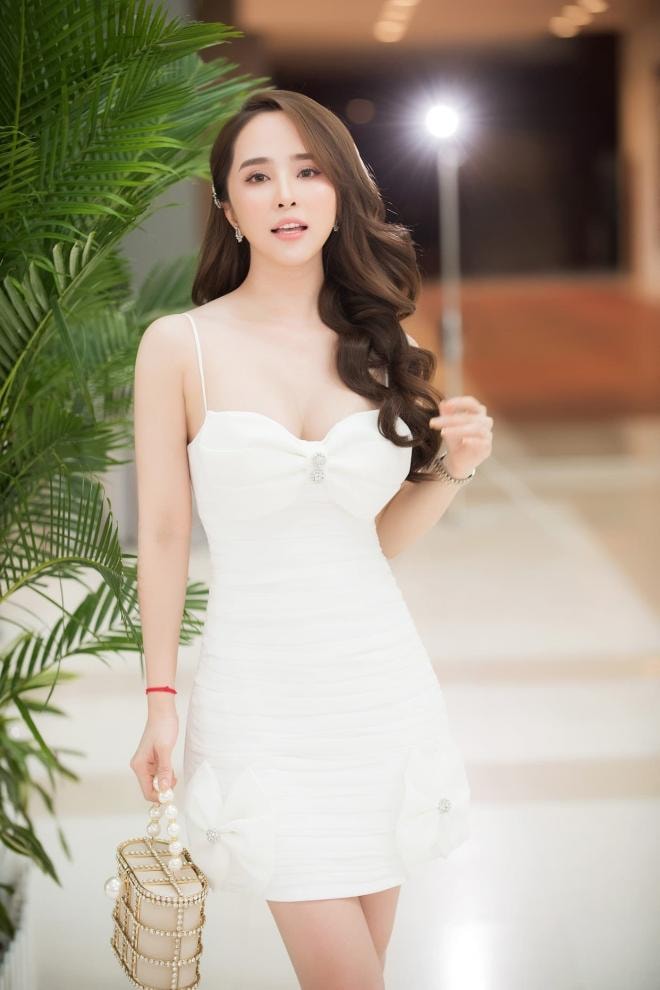 Diễn viên Quỳnh Nga tiết lộ bí quyết hà khắc để giữ cân và dáng 8