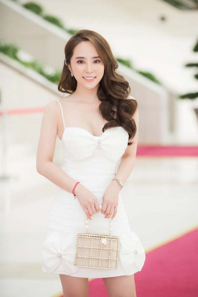 Diễn viên Quỳnh Nga tiết lộ bí quyết hà khắc để giữ cân và dáng 5