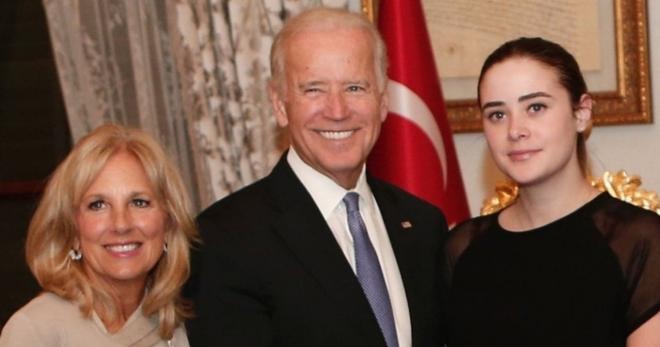 Cháu gái ông Biden xinh như mộng học vấn đỉnh cao được ví như tiểu Ivanka Trump 0
