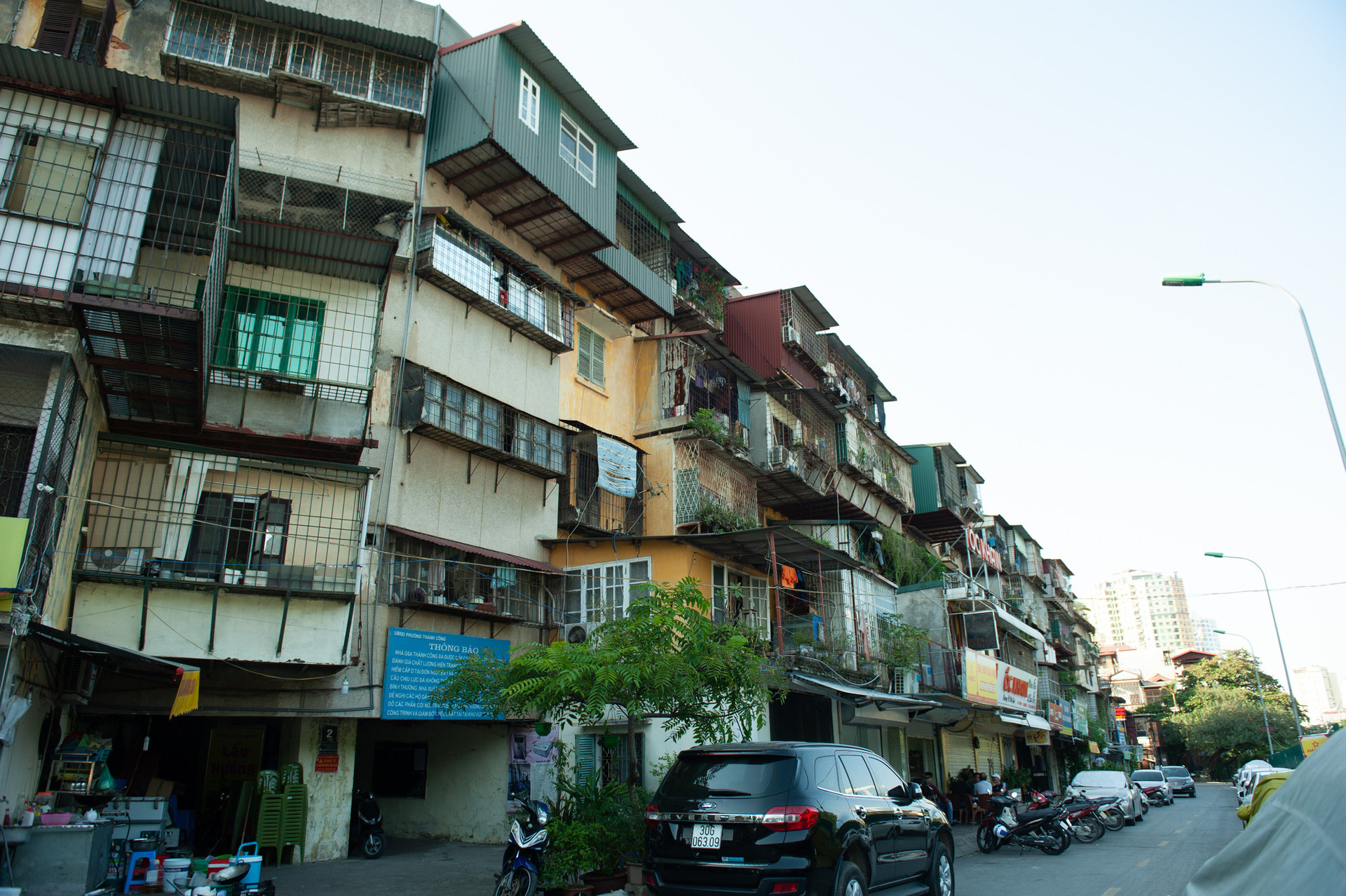Hà Nội: Di dời hộ dân ra khỏi các nhà chung cư cũ nguy hiểm - Ảnh 1.