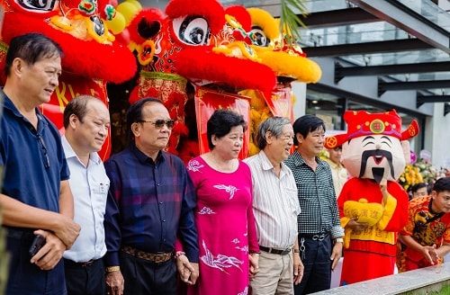 doanh-nhan-nguyen-thi-phuoc-ao-hong-trong-le-khai-truong-cong-ty-w500-h328.jpg