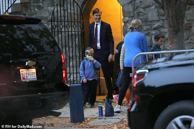 Vợ chồng Ivanka Trump phải chuyển trường cho con vì bị phụ huynh phê bình 1