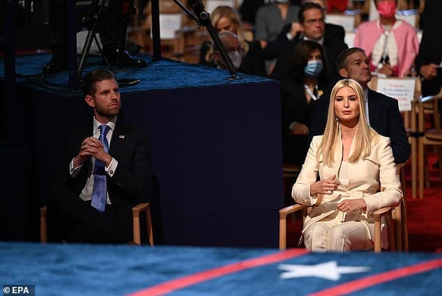 Vợ chồng Ivanka Trump phải chuyển trường cho con vì bị phụ huynh phê bình 3