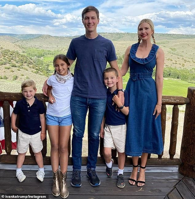 Vợ chồng Ivanka Trump phải chuyển trường cho con vì bị phụ huynh phê bình 8