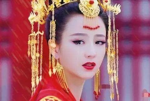 Các nữ diễn viên mặc đồ cổ trang và đeo trang sức tua rua, Dương Mịch dịu dàng, Triệu Lệ Dĩnh tinh nghịch, Đồng Lệ Á đẹp đến nghẹt thở 9