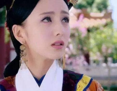 Các nữ diễn viên mặc đồ cổ trang và đeo trang sức tua rua, Dương Mịch dịu dàng, Triệu Lệ Dĩnh tinh nghịch, Đồng Lệ Á đẹp đến nghẹt thở 0