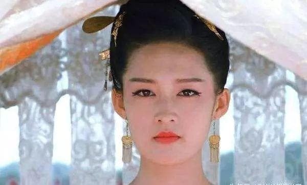 Các nữ diễn viên mặc đồ cổ trang và đeo trang sức tua rua, Dương Mịch dịu dàng, Triệu Lệ Dĩnh tinh nghịch, Đồng Lệ Á đẹp đến nghẹt thở 0