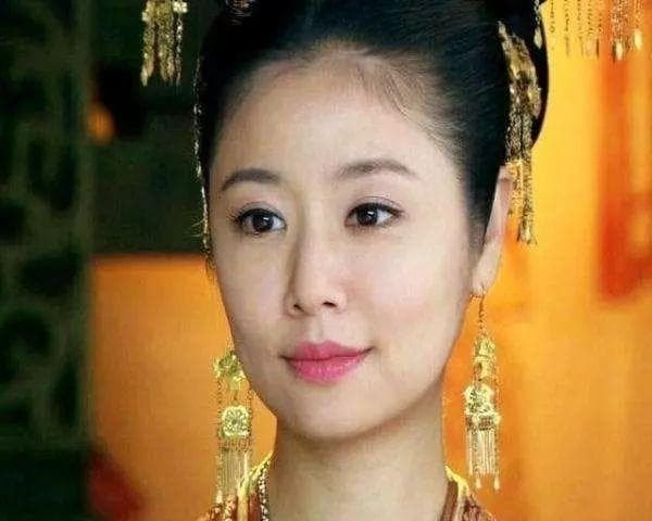 Các nữ diễn viên mặc đồ cổ trang và đeo trang sức tua rua, Dương Mịch dịu dàng, Triệu Lệ Dĩnh tinh nghịch, Đồng Lệ Á đẹp đến nghẹt thở 0