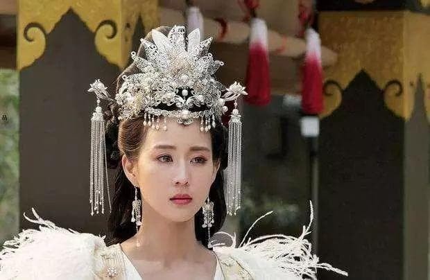 Các nữ diễn viên mặc đồ cổ trang và đeo trang sức tua rua, Dương Mịch dịu dàng, Triệu Lệ Dĩnh tinh nghịch, Đồng Lệ Á đẹp đến nghẹt thở 12