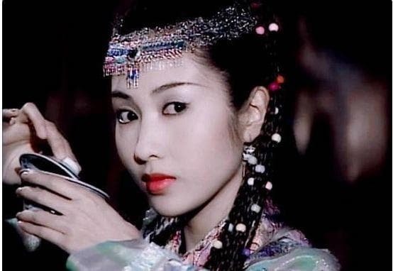 Các nữ diễn viên mặc đồ cổ trang và đeo trang sức tua rua, Dương Mịch dịu dàng, Triệu Lệ Dĩnh tinh nghịch, Đồng Lệ Á đẹp đến nghẹt thở 11