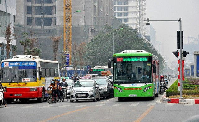 Hà Nội nghiên cứu mở rộng hoạt động của xe bus nhanh BRT - Ảnh 1.
