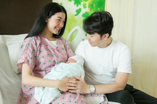con thúy Vân đầy tháng   3