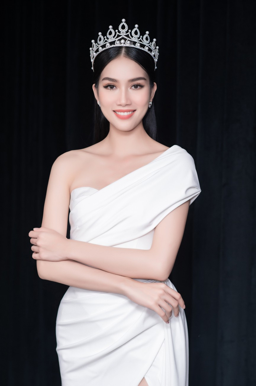 Gu thời trang ngày càng 'thăng hạng' của Top 3 Hoa hậu Việt Nam 2020 sau đăng quang  - ảnh 8