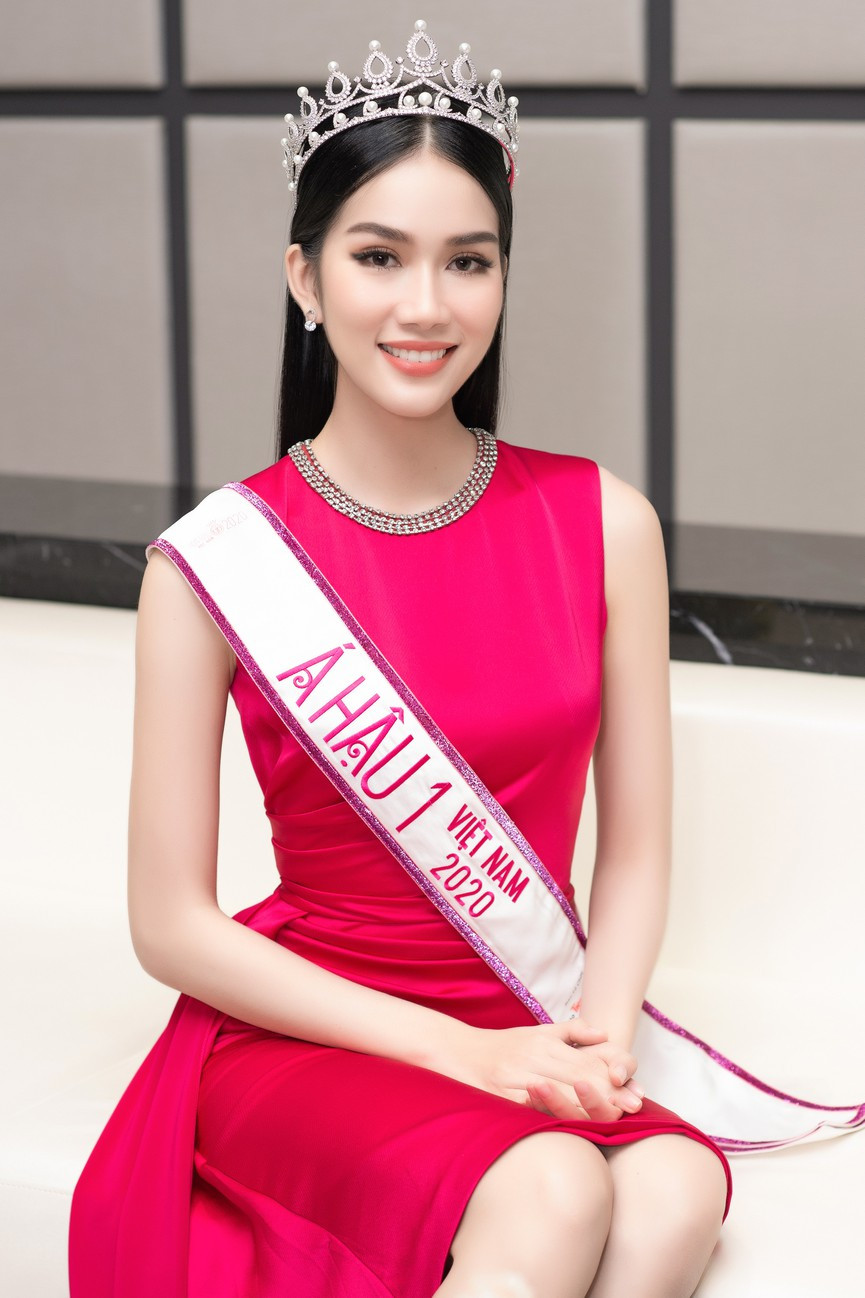Gu thời trang ngày càng 'thăng hạng' của Top 3 Hoa hậu Việt Nam 2020 sau đăng quang  - ảnh 10