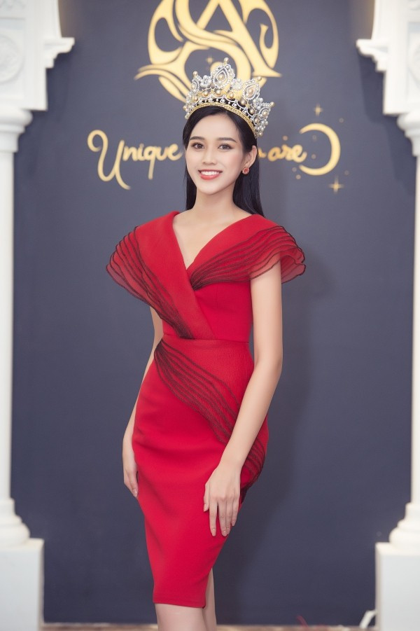 Gu thời trang ngày càng 'thăng hạng' của Top 3 Hoa hậu Việt Nam 2020 sau đăng quang  - ảnh 4