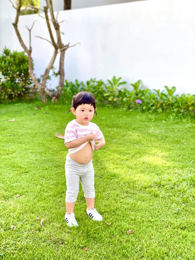 cháu gái Quang Vinh đi du lịch  1