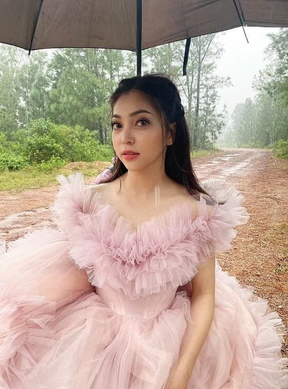 Nhật Lê đi ăn cưới  0