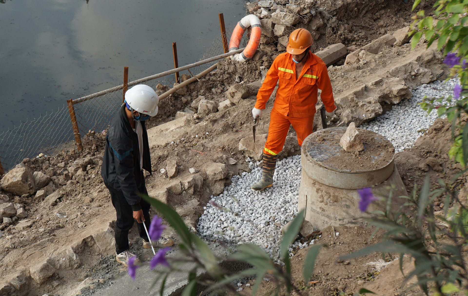 Cận cảnh công trình tách nước thải khỏi sông Tô Lịch - 10