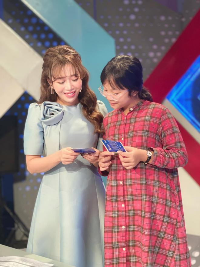 con gái của MC Diệp Chi  1