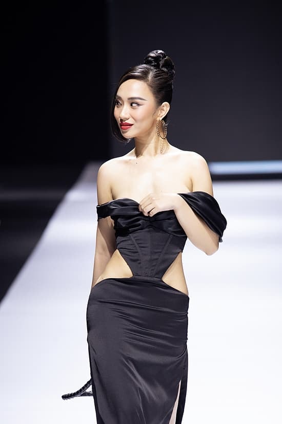 Đủ Trò Phản Cảm Trên Tuần Lễ Thời Trang, Show Diễn Hay 'Hội Chợ'?