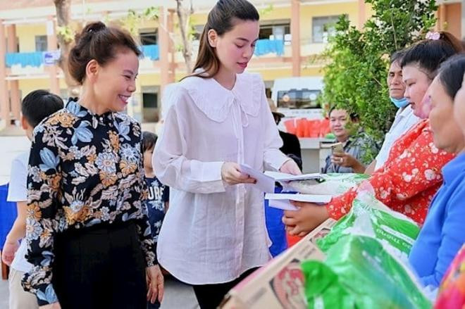 mẹ Hồ Ngọc Hà 0