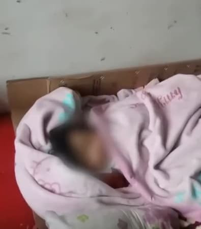 Người cha để bé sơ sinh 4 tháng tuổi rơi từ tầng 5 nhưng không cho con đi bệnh viện 0