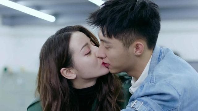 Địch Lệ Nhiệt Ba hẹn hò Hoàng Cảnh Du 7