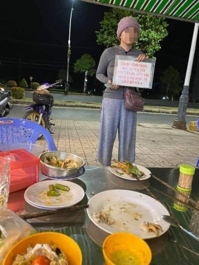 giả bệnh đi xin tiền 0