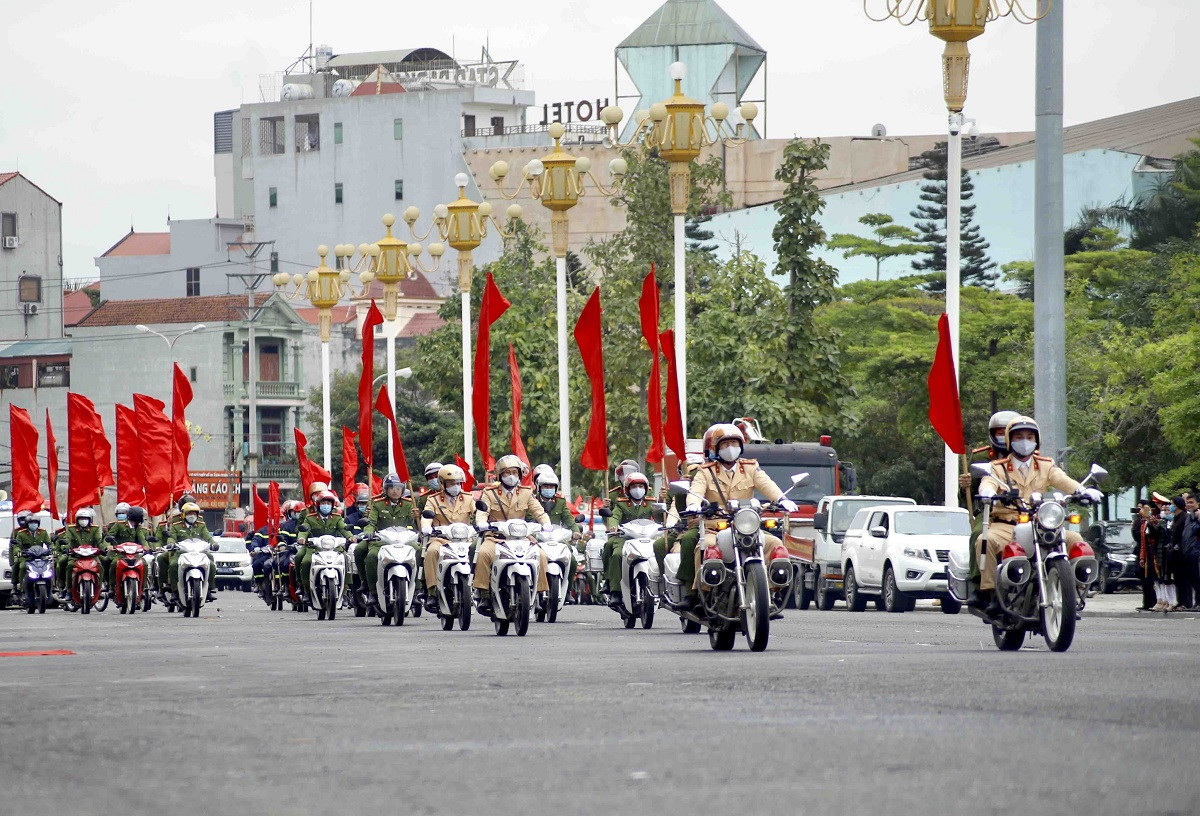 cong-an-vinh-phuc-ra-quan-3-w1200-h816.jpg