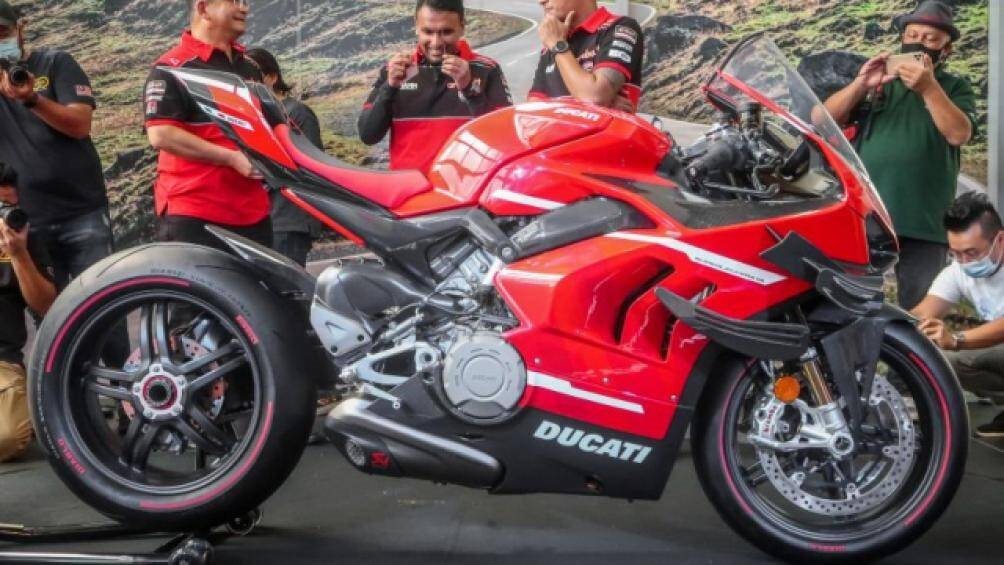 ducati-superleggera-v4-12-1608036004-width1004height565.jpg