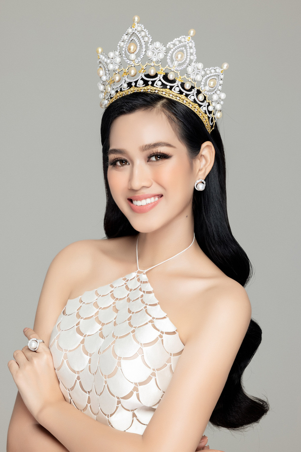Hoa hậu Đỗ Thị Hà đọ sắc bên hai Á hậu sau 1 tháng đăng quang - Ảnh 4.