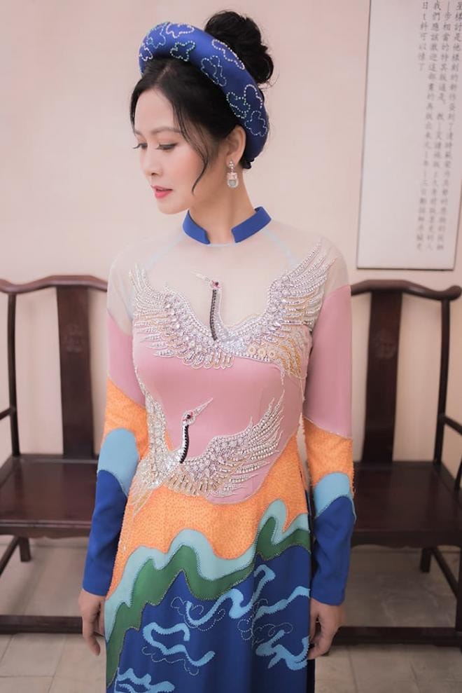 Diễn viên Thúy Hà “Về nhà đi con” tái xuất đầy xinh đẹp với áo dài hậu ly hôn 0