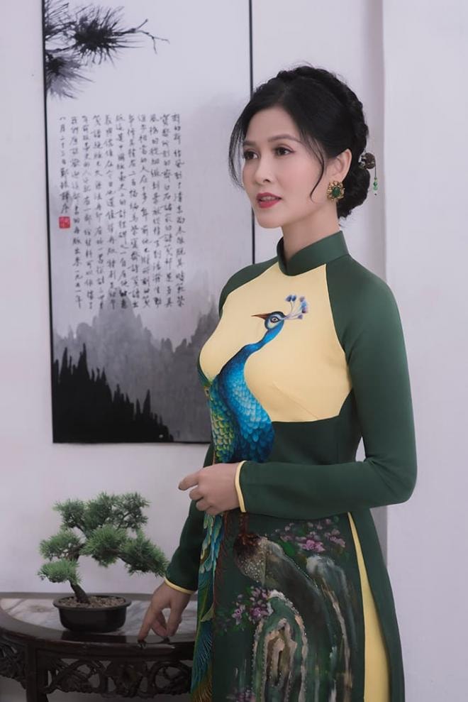 Diễn viên Thúy Hà “Về nhà đi con” tái xuất đầy xinh đẹp với áo dài hậu ly hôn 5