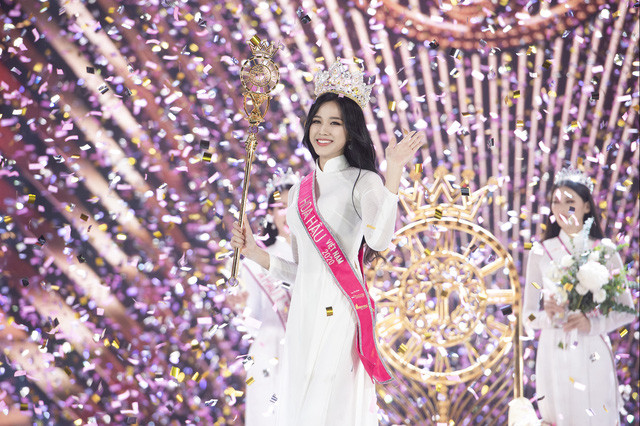 Soi vương miện của Hoa hậu Đỗ Thị Hà với Đỗ Mỹ Linh, Tiểu Vy và Lương Thùy Linh - Ảnh 1.