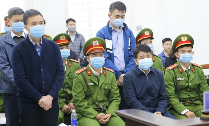Ông Nguyễn Đức Chung ngồi hàng ghế đầu tại phiên toà ngày 11/12. Ảnh: TTXVN