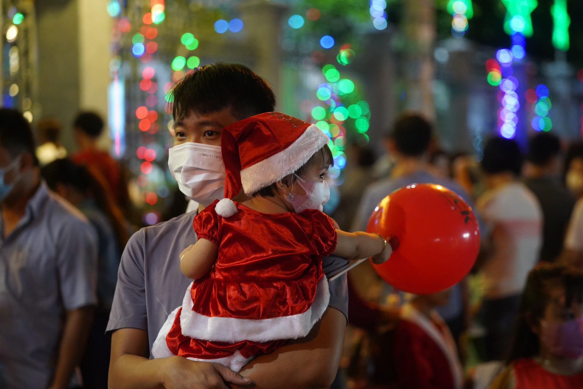 Người Sài Gòn mừng đón Giáng sinh trong không khí trật tự - 3