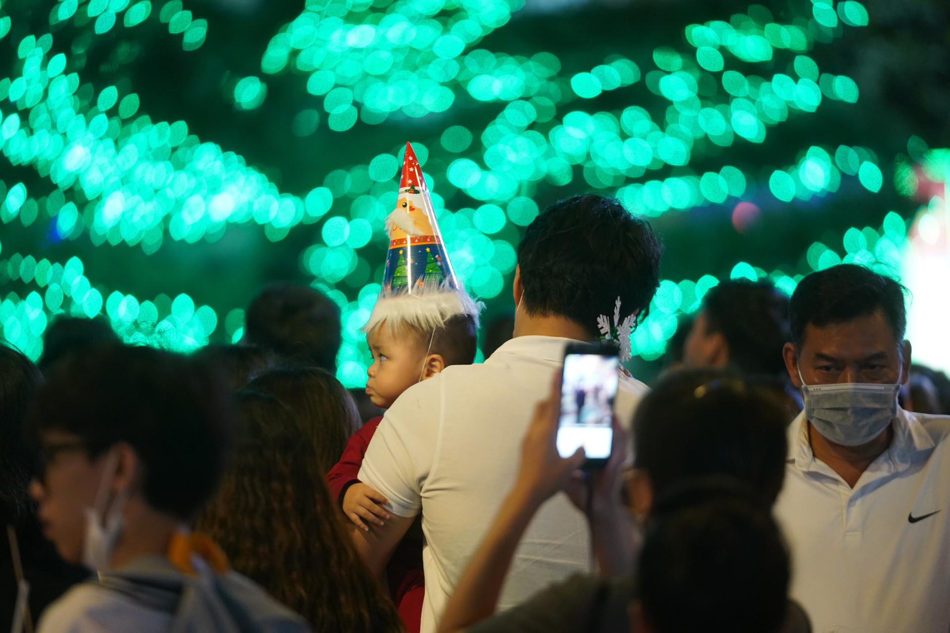 Người Sài Gòn mừng đón Giáng sinh trong không khí trật tự - 15