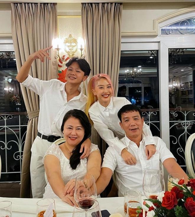 gia đình Quỳnh Anh Shyn 0