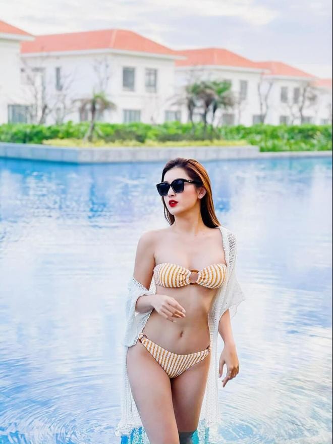 Huyền My bikini  1