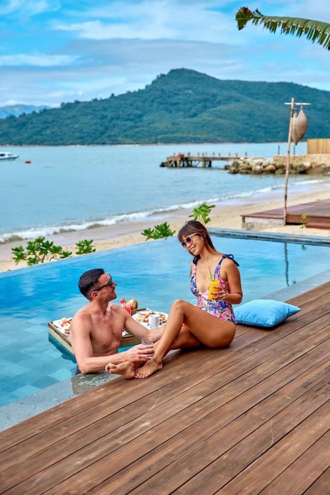 siêu mẫu Hà Anh bị lộ hàng  2