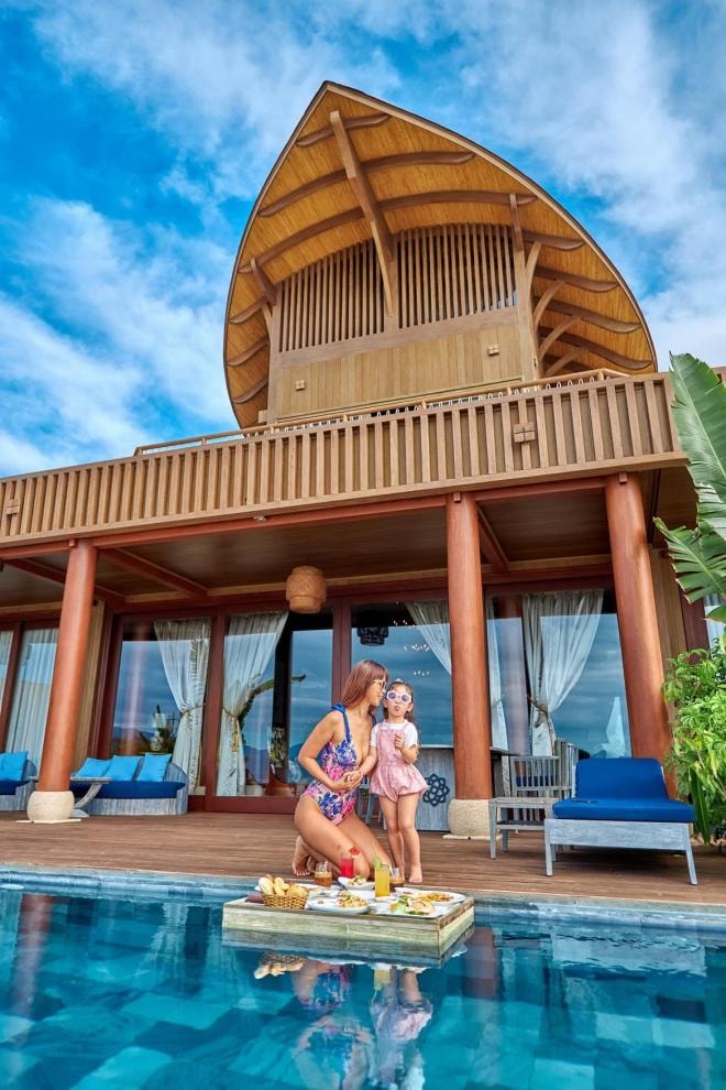 siêu mẫu Hà Anh bị lộ hàng  5
