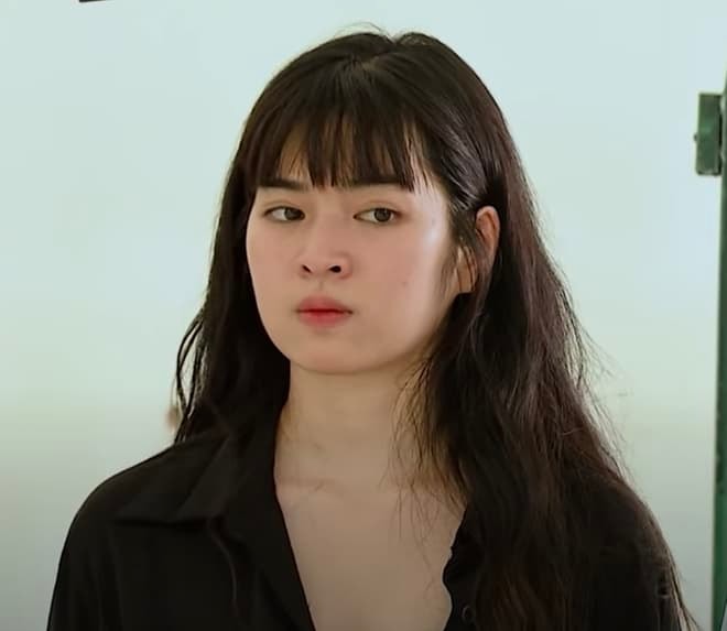 Khánh Vân nhõng nhẽo  0