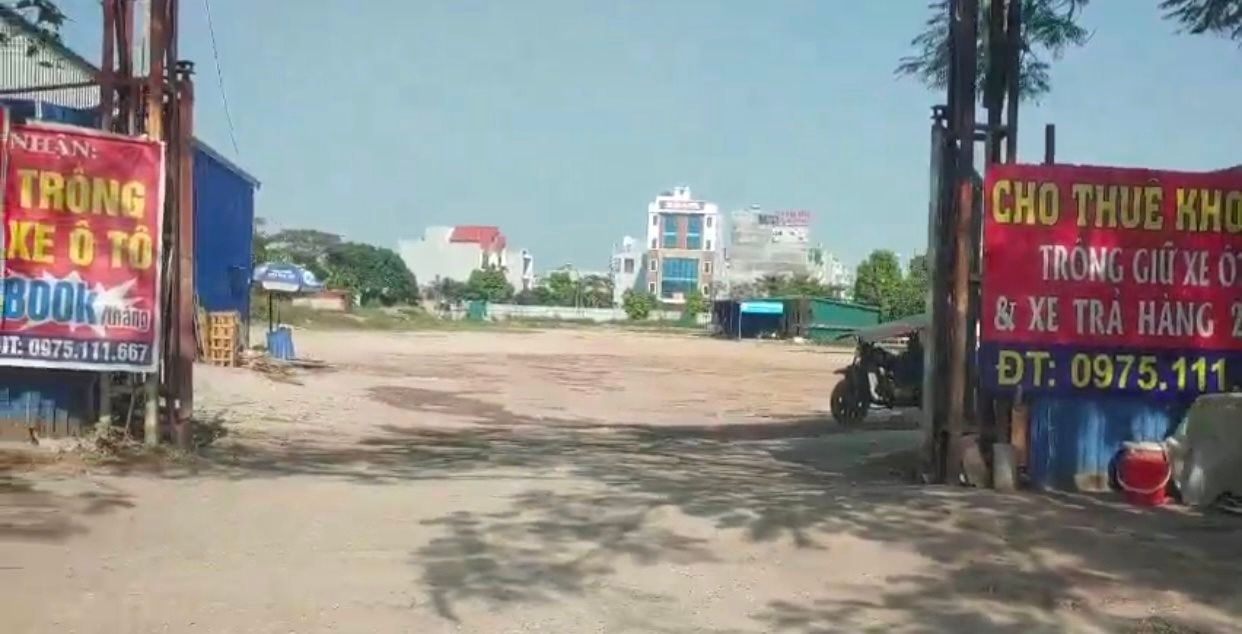 anh-1-2.-bai-xe-cua-cong-ty-phuc-tien-nam-ngay-canh-ubnd-q.-hong-bang-noi-co-quan-chuc-nang-bat-giu-sang-chiet-gas-trai-phep-.jpg