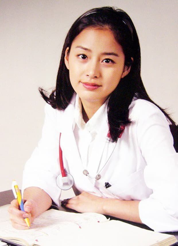 Ảnh thời sinh viên của Kim Tae Hee hot trở lại, nhìn là hiểu tại sao nam sinh trong trường đều 'đổ gục' 2