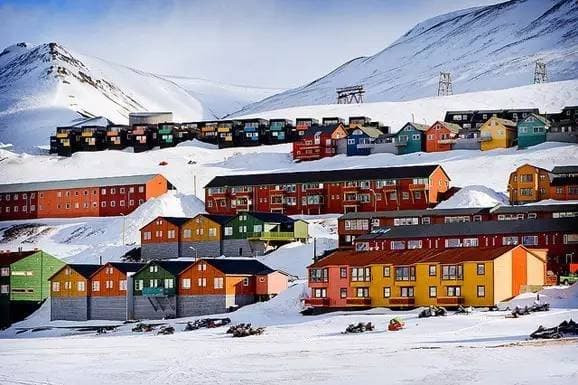 Longyearbyen (1).jpg 5 Longyearbyen (1).jpg 5