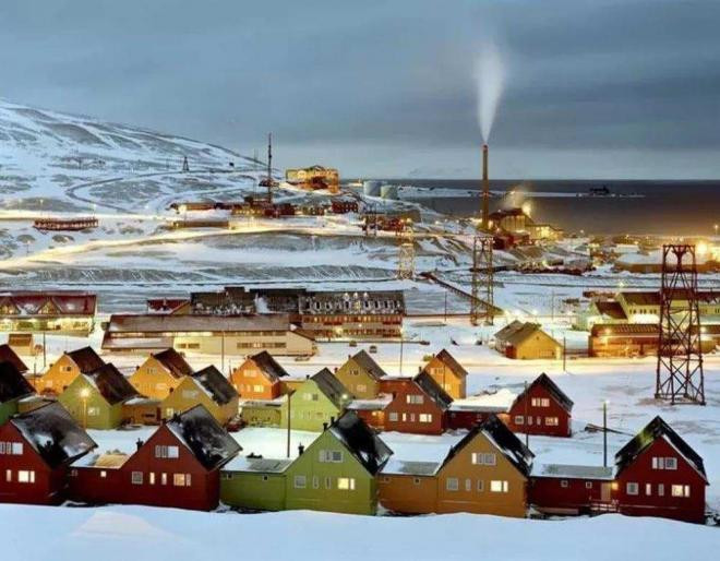 Longyearbyen (1).jpg 0 Longyearbyen (1).jpg 0