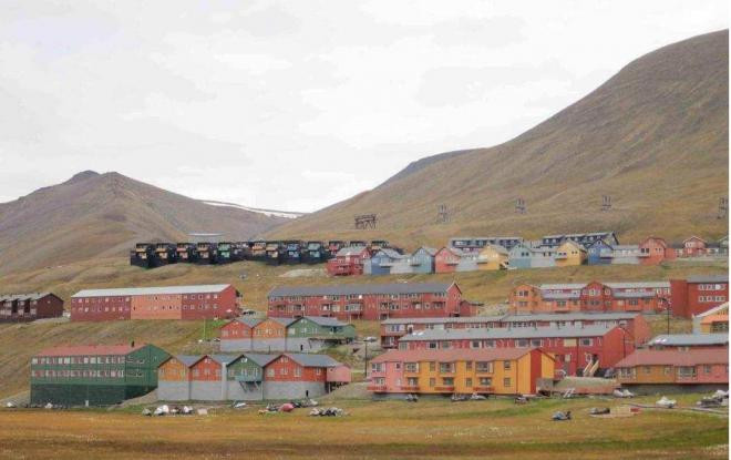Longyearbyen (1).jpg 4 Longyearbyen (1).jpg 4