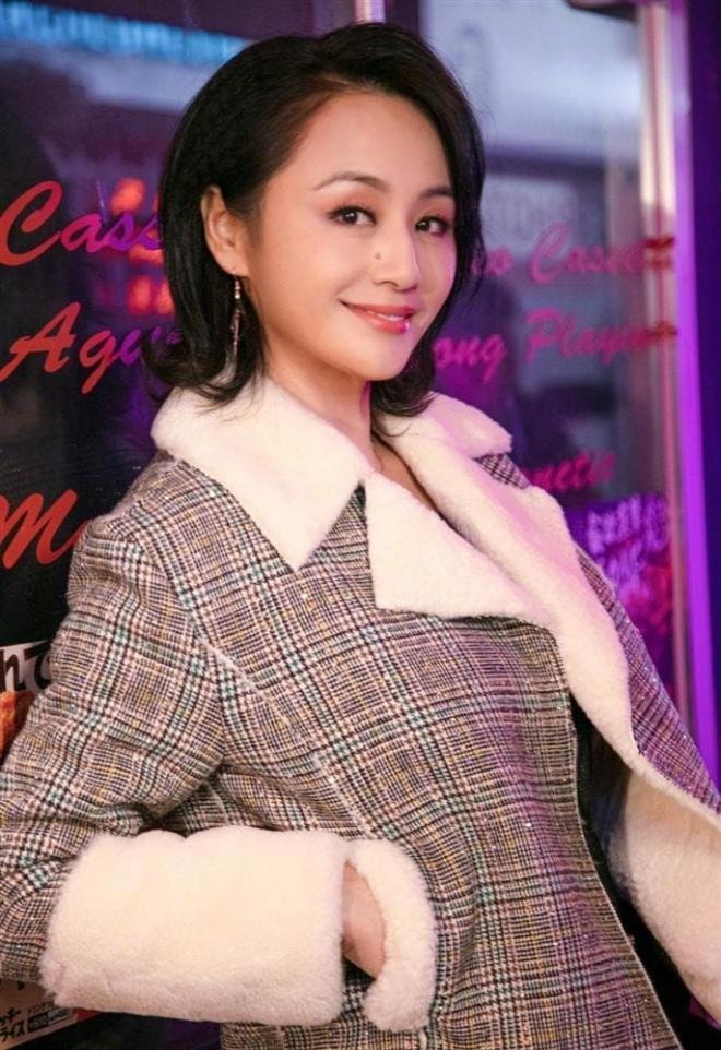 Con trai mỹ nhân 'Quan huyện 9 tuổi' Tào Dĩnh bất ngờ gây sốt vì thần thái ngút ngàn, thừa hưởng hết nét đẹp của mẹ    13
