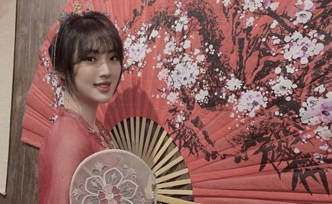 Thiên kim tiểu thư tập đoàn Huawei chính thức gia nhập showbiz, từ gia thế đến học vấn đều 'hàng khủng'    8
