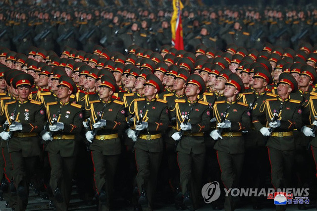 Triều Tiên trình làng nhiều vũ khí mới tại lễ duyệt binh mừng Đại hội Đảng - Ảnh 5.